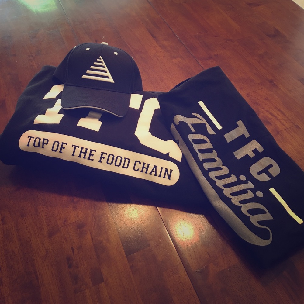 Men’s Pullover Hoodie, T-Shirt and hat bundle